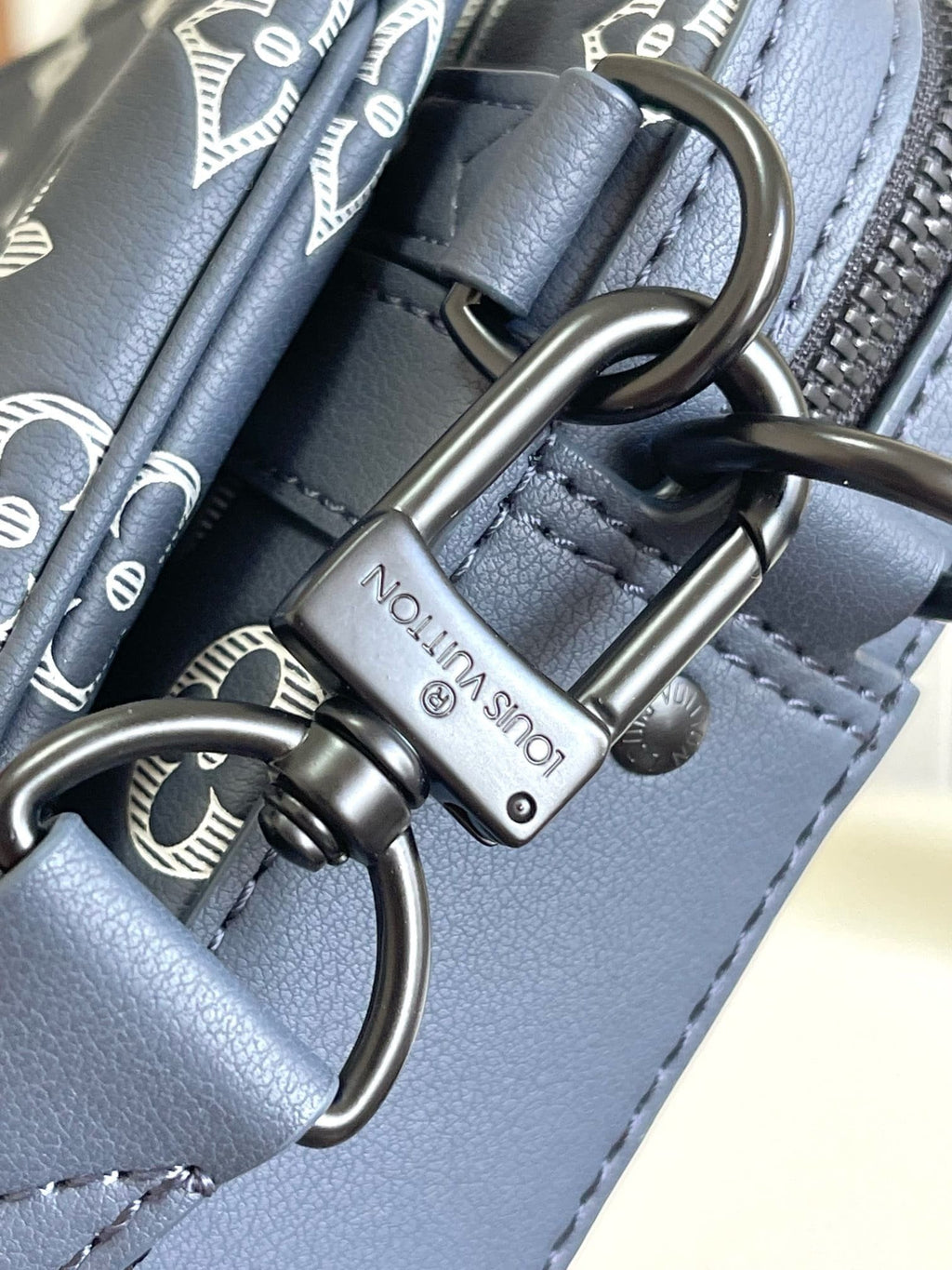 Louis Vuitton M24753 Trio Messenger