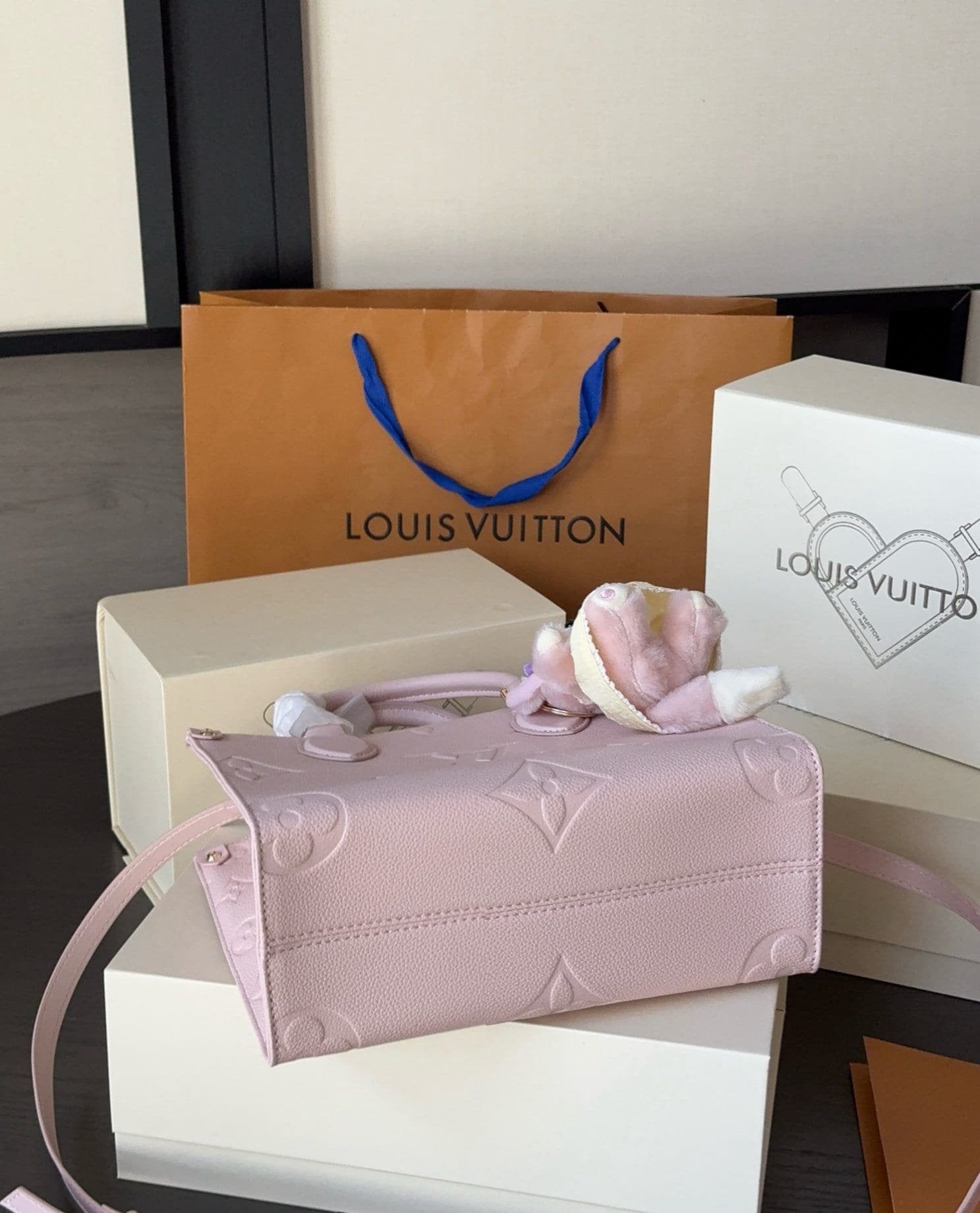 Louis Vuitton M47135 OnTheGo PM