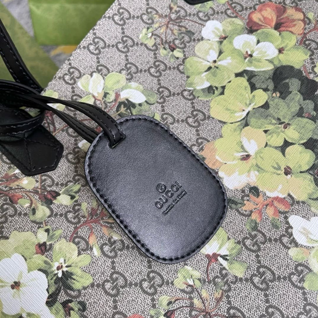GUCCI  Supreme Monogram Blooms Medium Reversible Tote