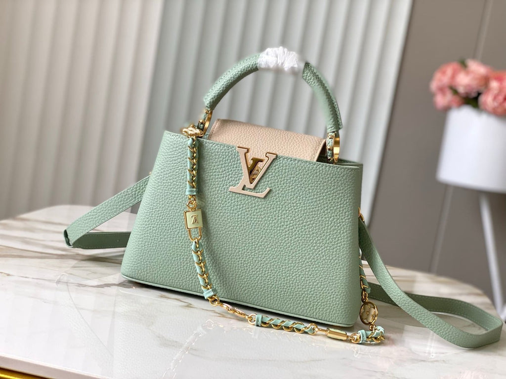 Louis Vuitton M24471 Capucines BB