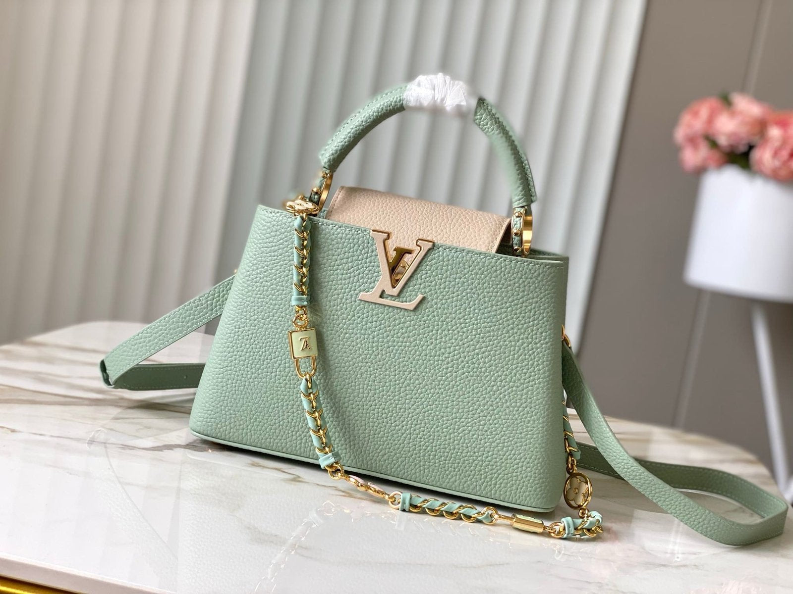 Louis Vuitton M24471 Capucines BB