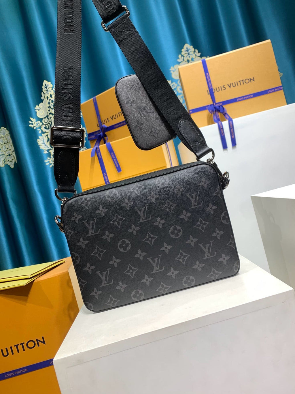 Louis Vuitton M69443 Trio Messenger