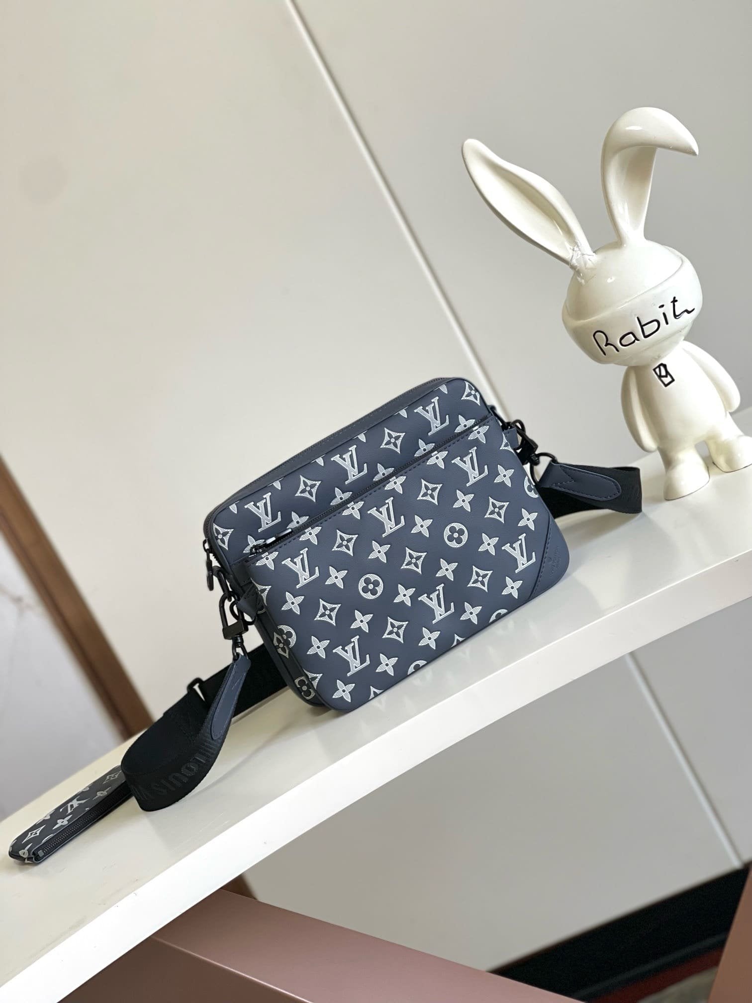 Louis Vuitton M24753 Trio Messenger