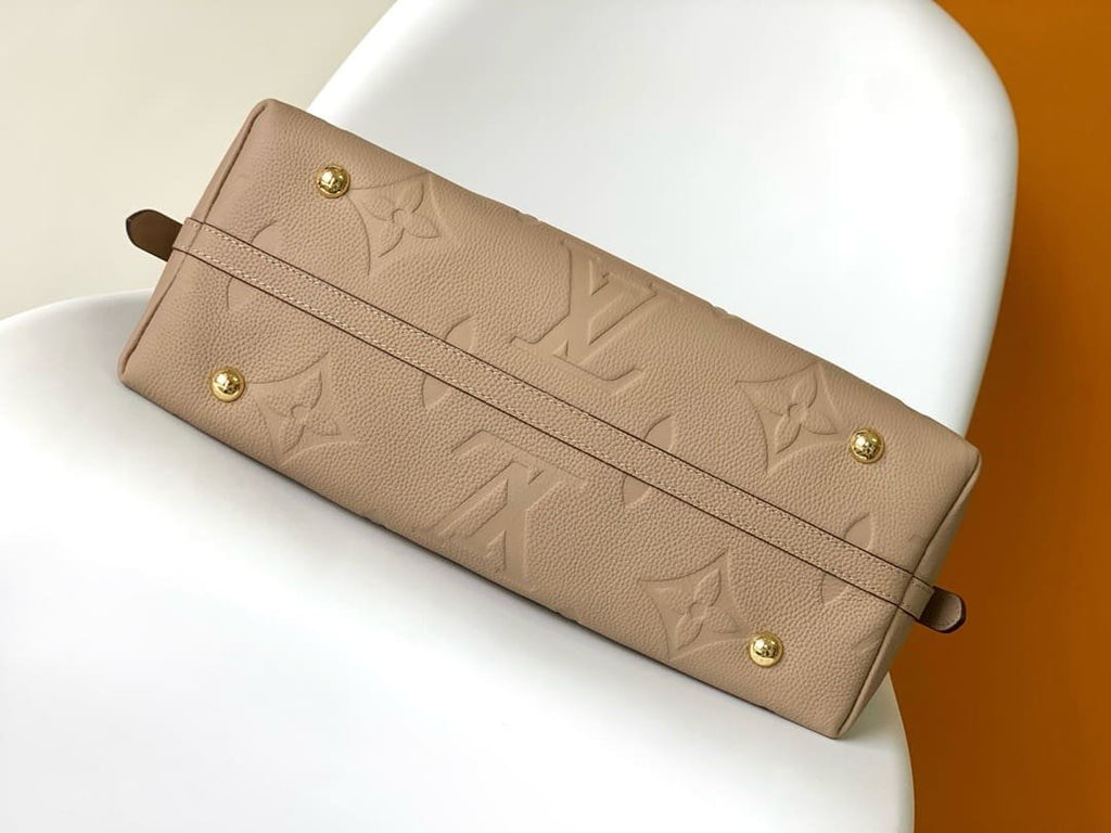 Louis Vuitton M46292 CarryAll MM