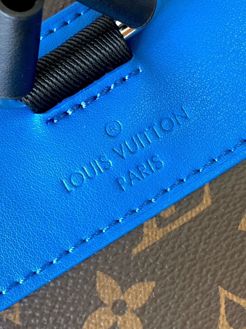 Louis Vuitton M46813 Christopher MM