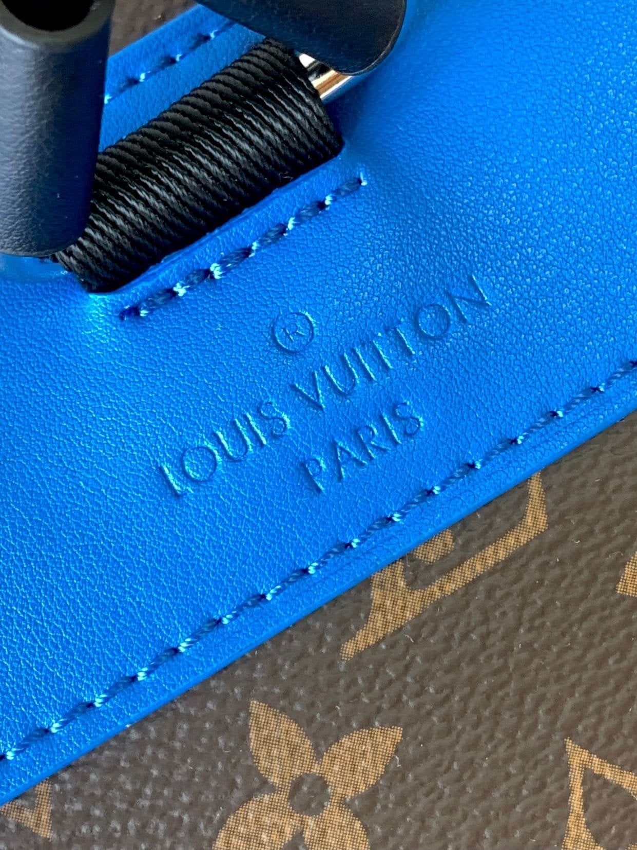 Louis Vuitton M46813 Christopher MM