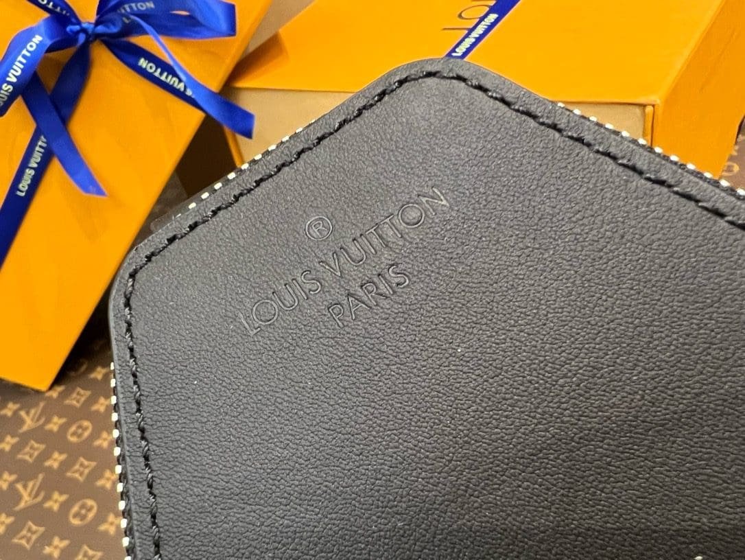 Louis Vuitton N45303 Avenue Slingbag NM