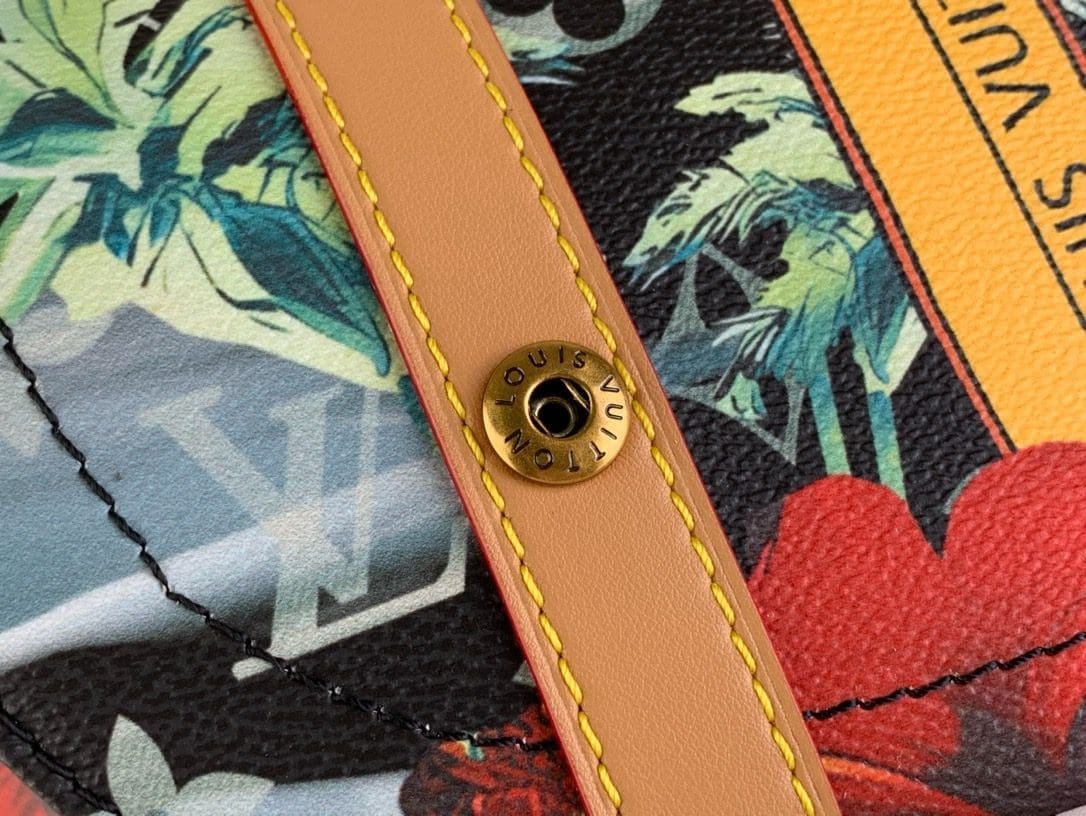 Louis Vuitton M24996 Christopher MM