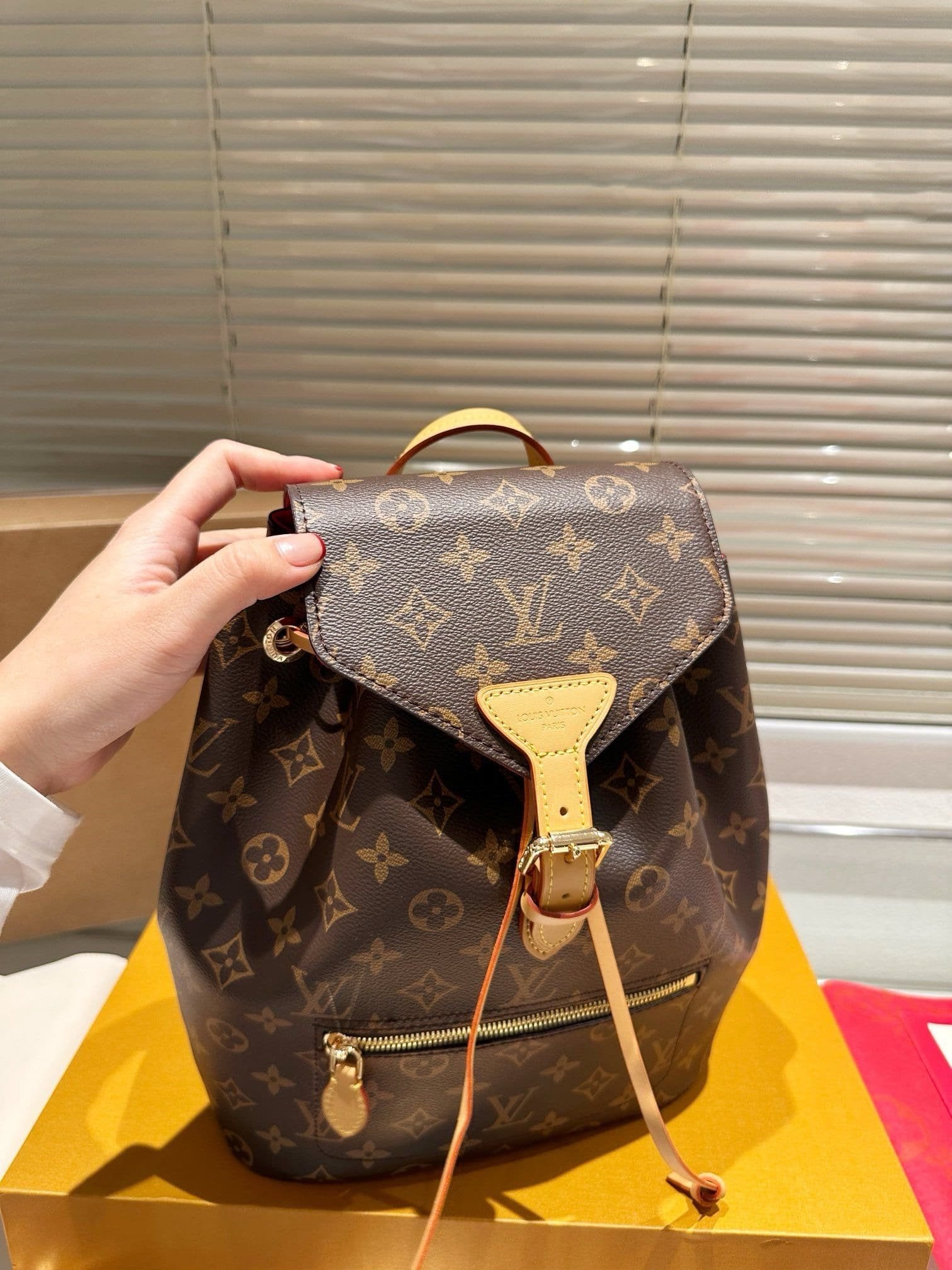 Louis Vuitton Montsouris M43431