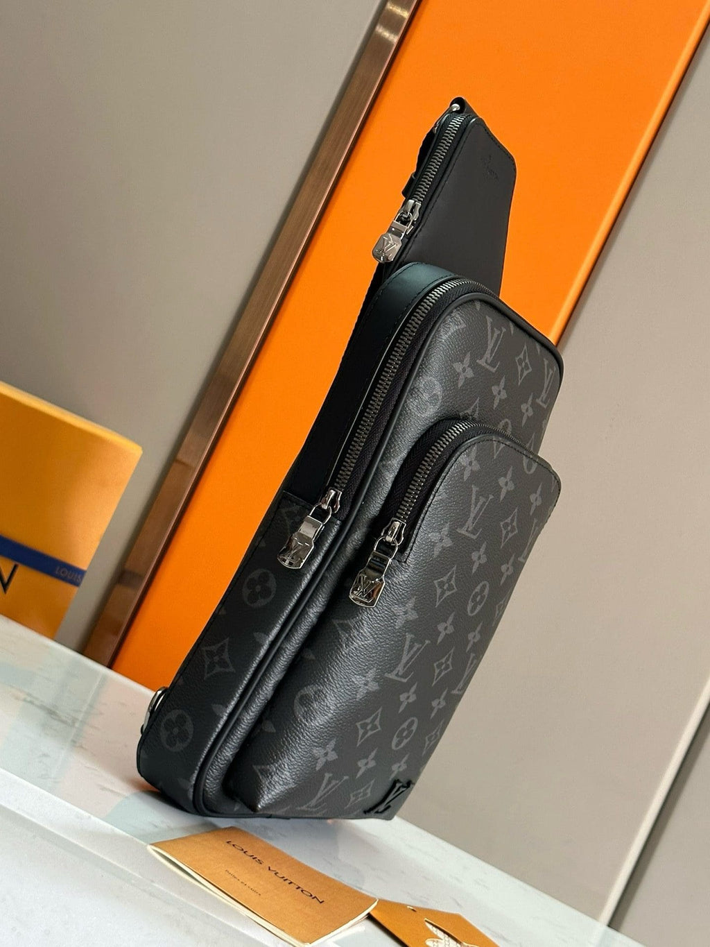 Louis Vuitton M47137 Avenue Slingbag