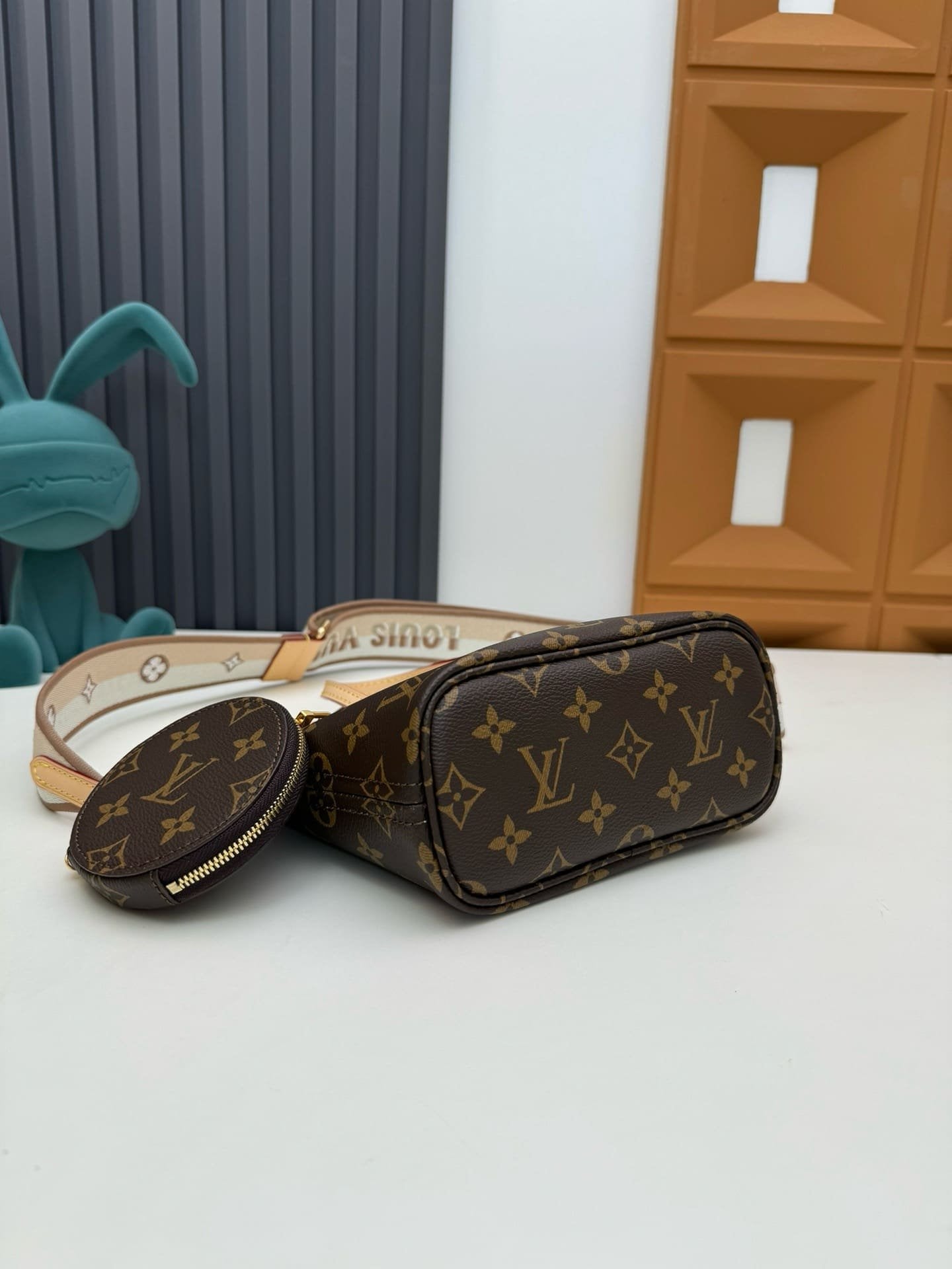Louis Vuitton Neverfull BB M46705