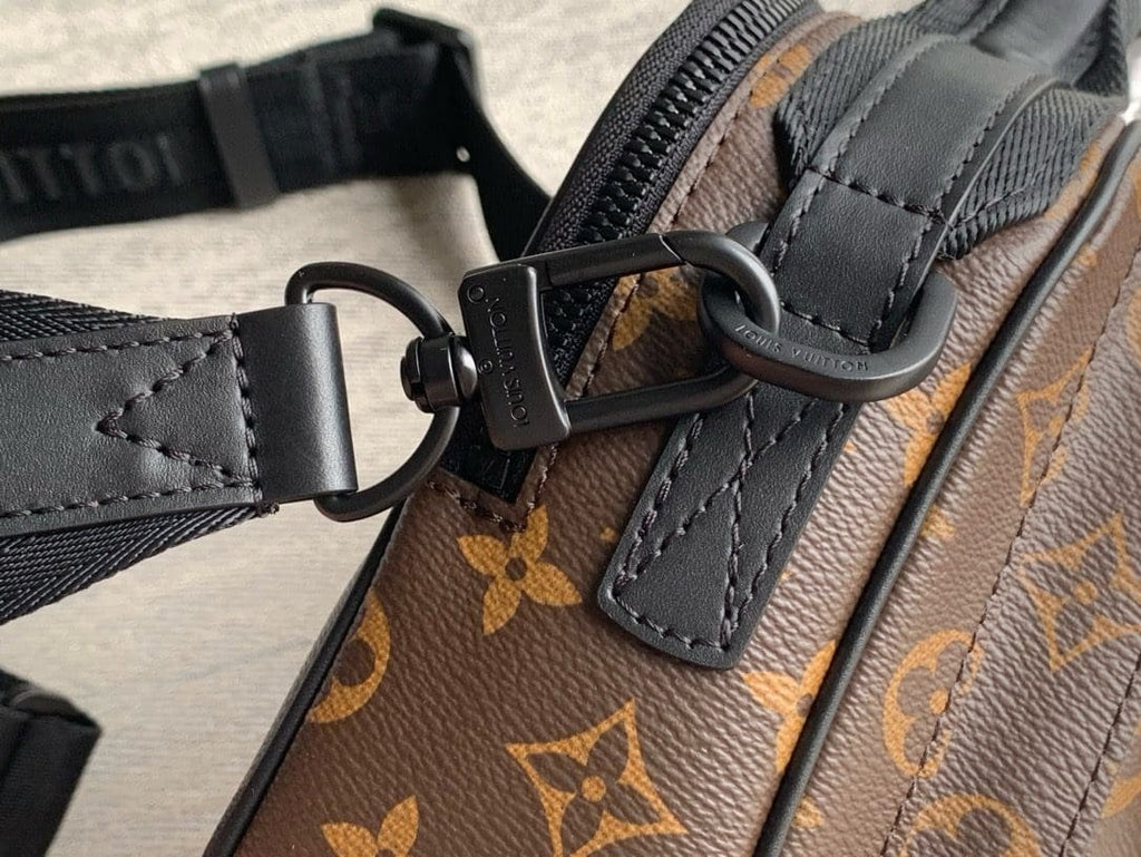 Louis Vuitton M46973 Quest Messenger