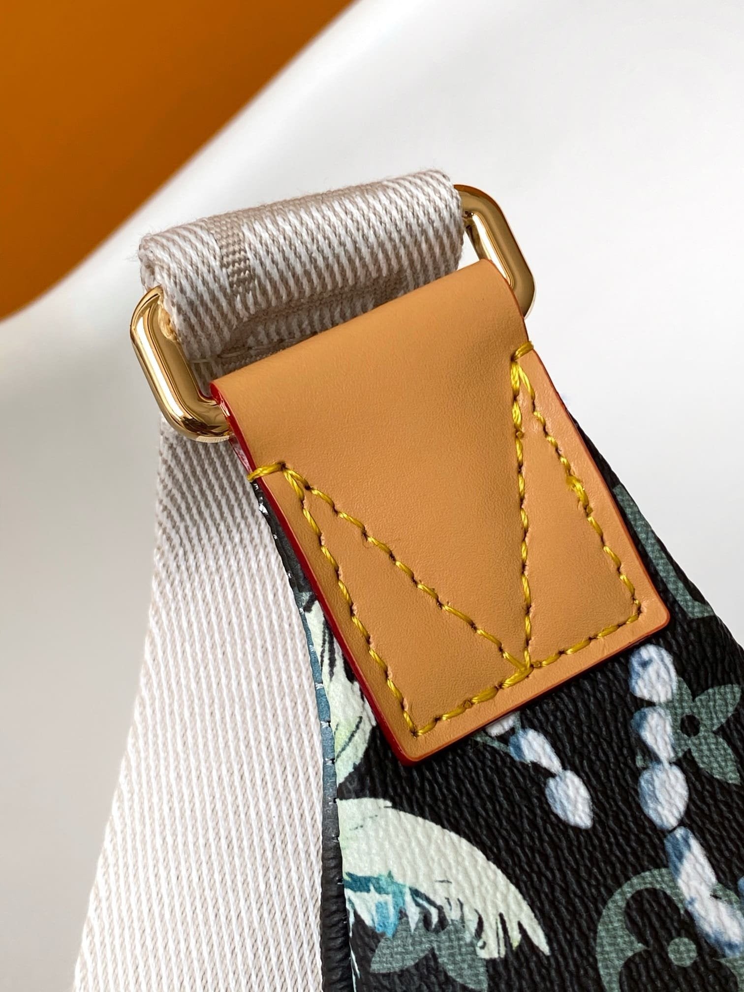 Louis Vuitton M24992 Rush Bumbag