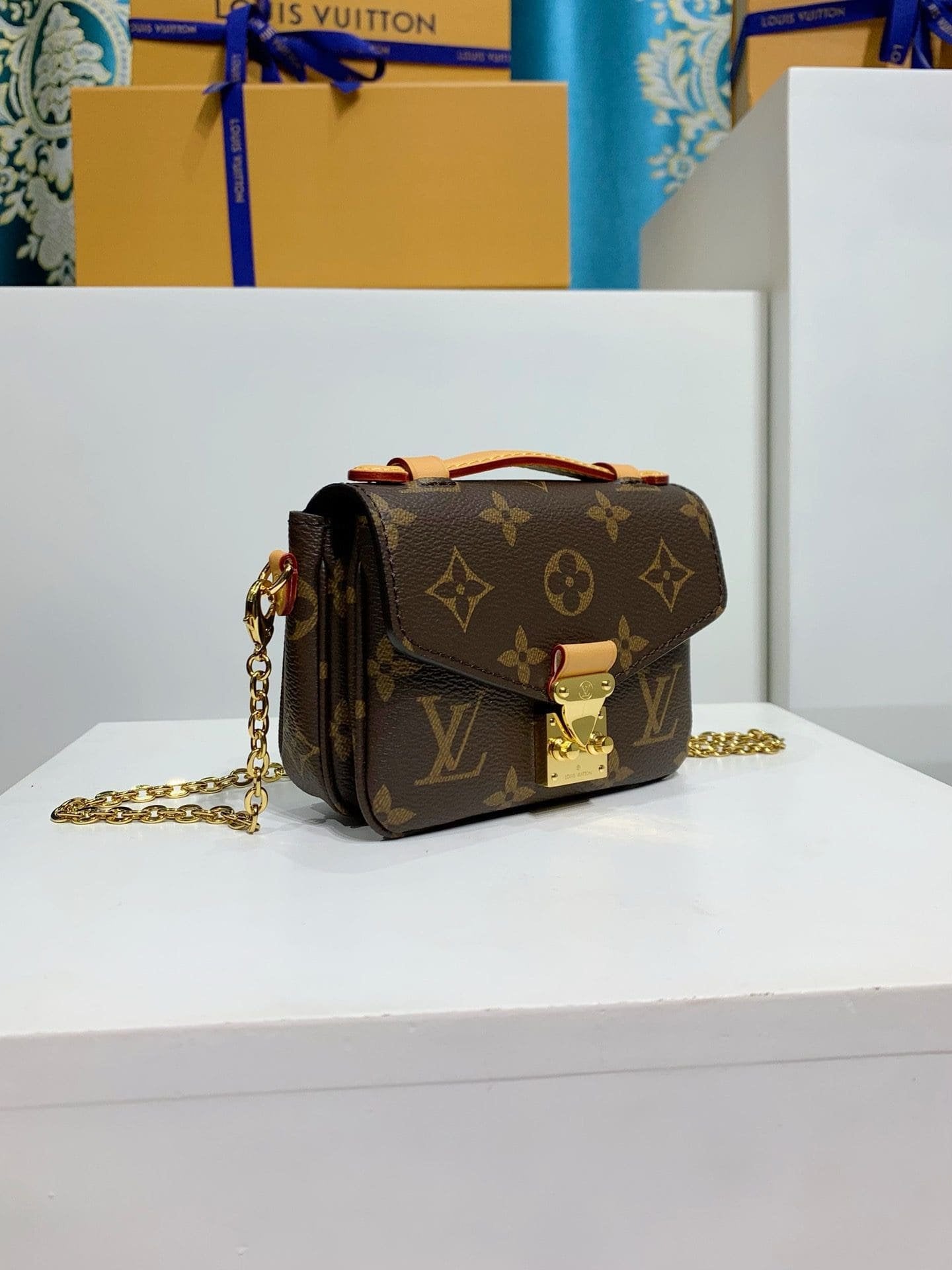 Louis Vuitton M81267 MICRO MÉTIS chain bag