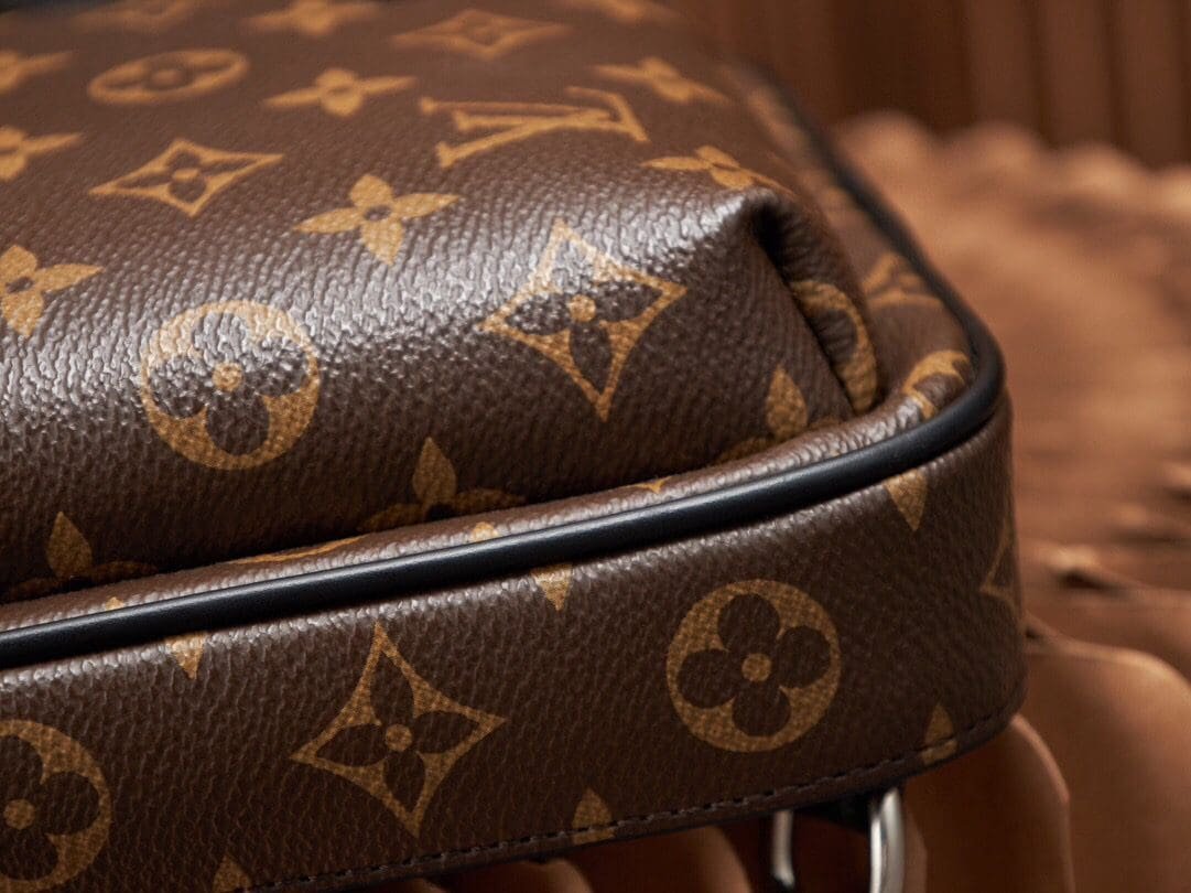 Louis Vuitton M46327 Avenue Slingbag NM