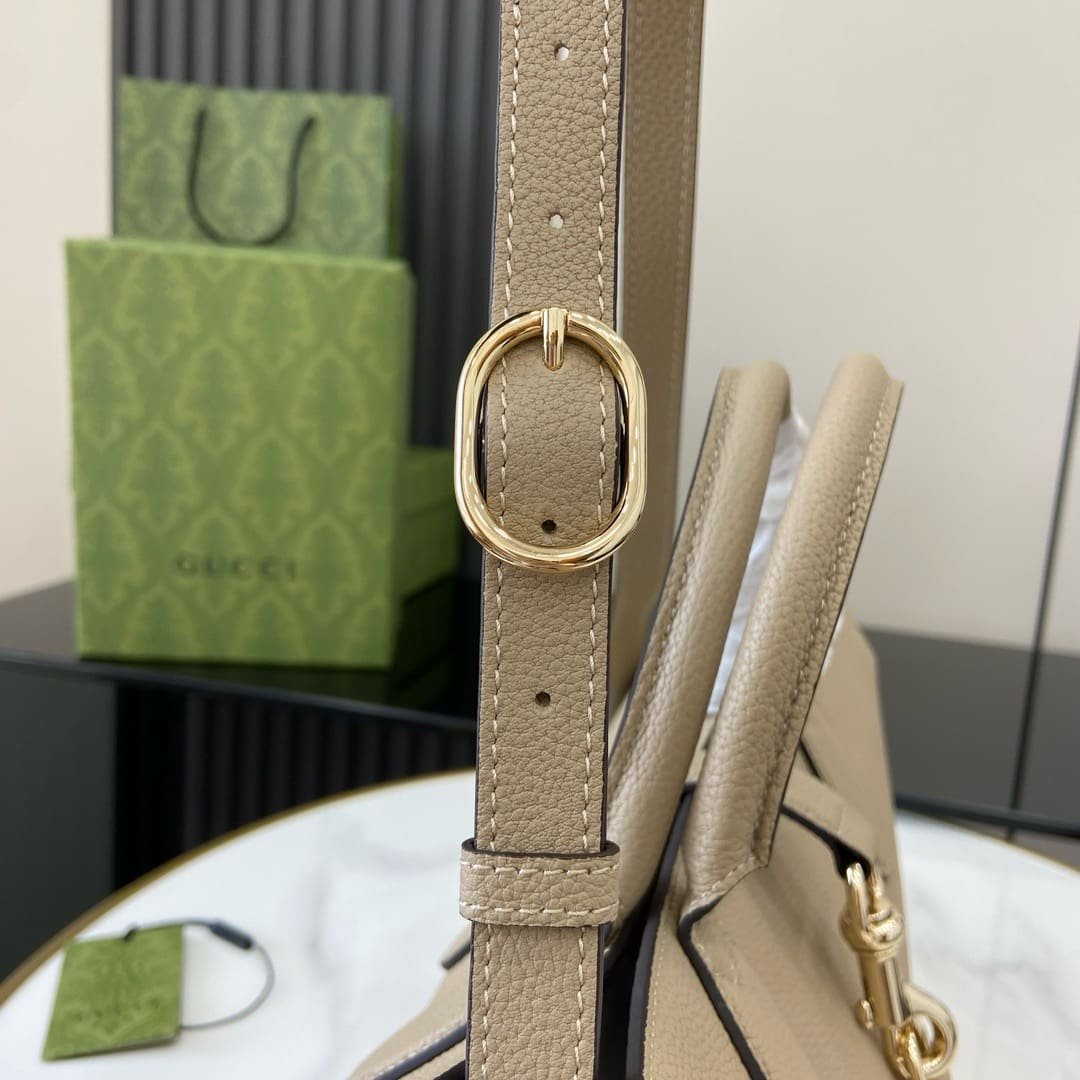 Gucci Medium tote bag with hook closure