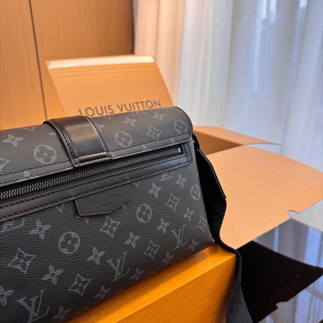 Louis Vuitton M46794 S-Cape Messenger