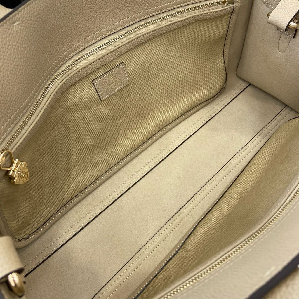 Gucci Medium tote bag with hook closure