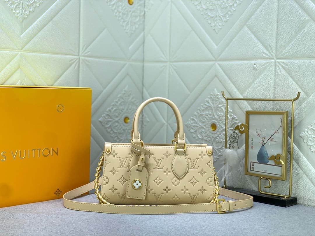 Louis Vuitton M11273 OnTheGo East West