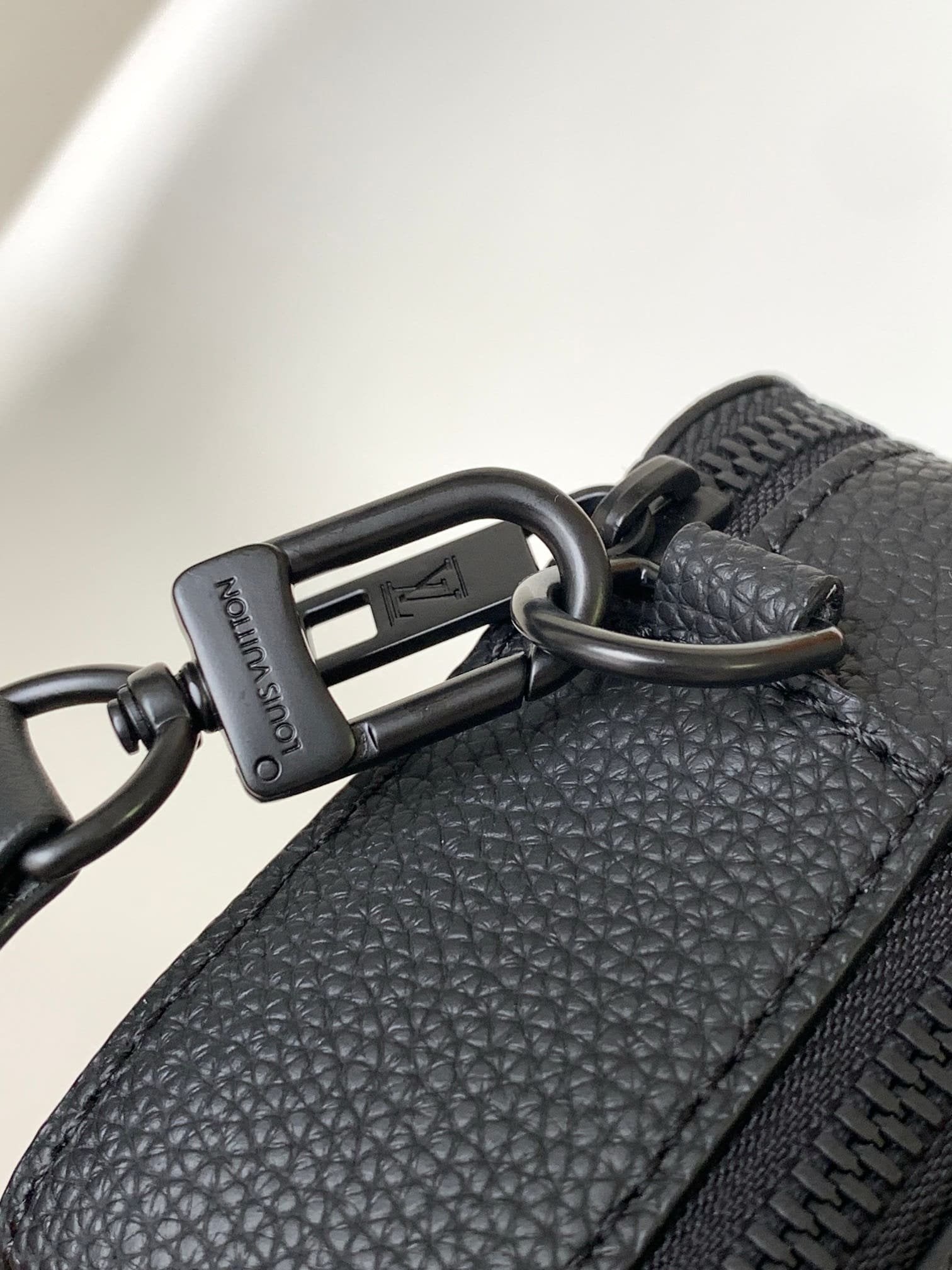 Louis Vuitton M59161 Alpha Wearable Wallet