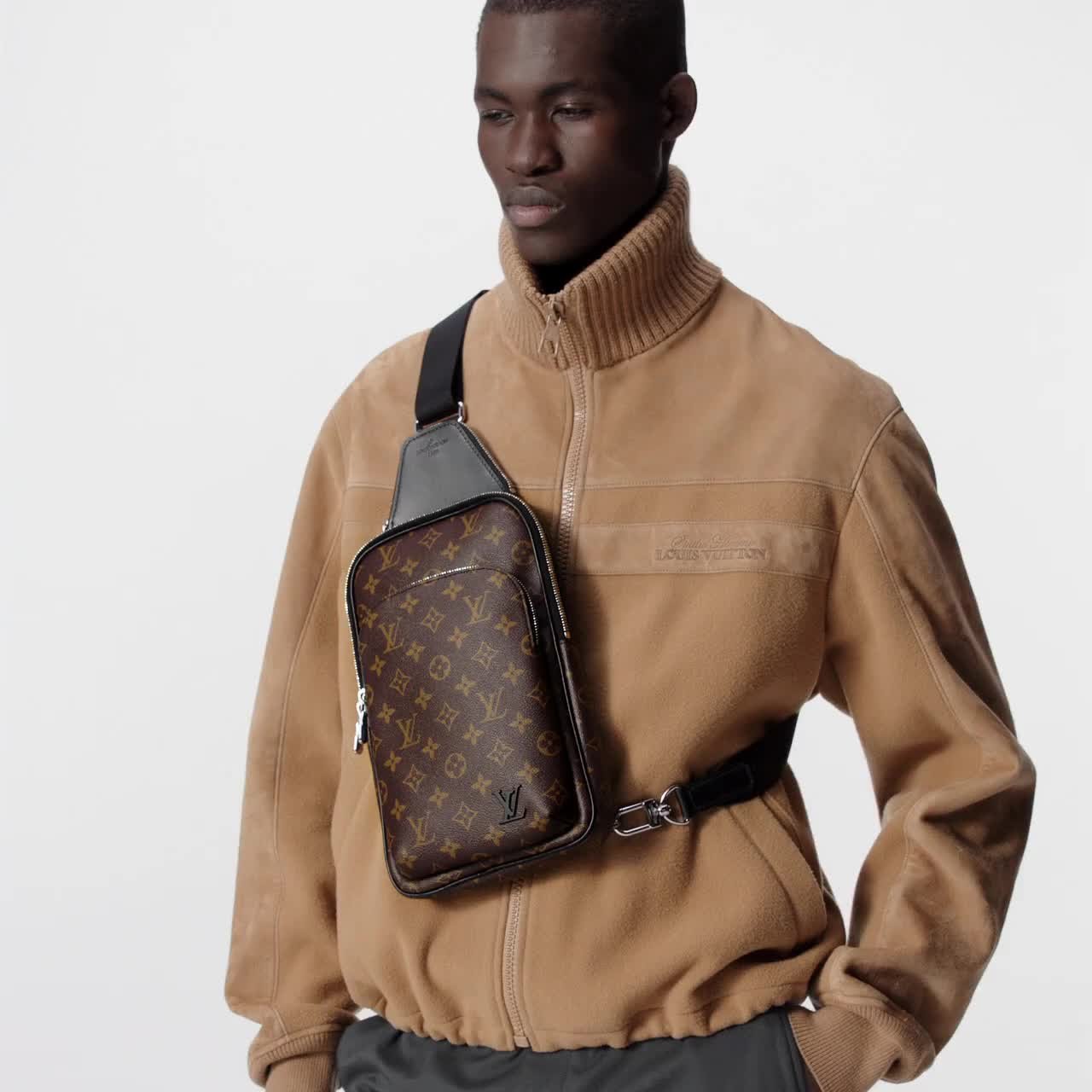 Louis Vuitton M46327 Avenue Slingbag NM