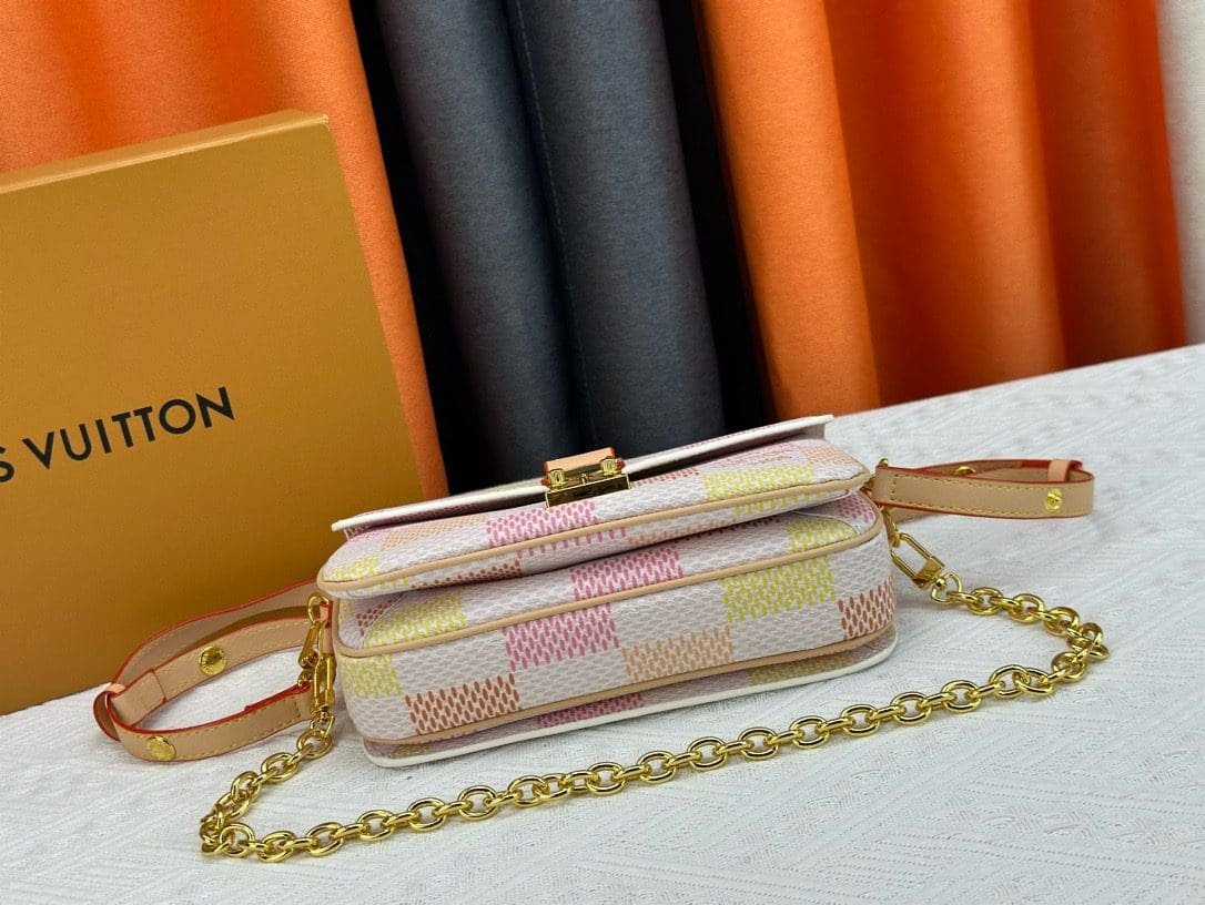 Louis Vuitton Pochette Métis East West
