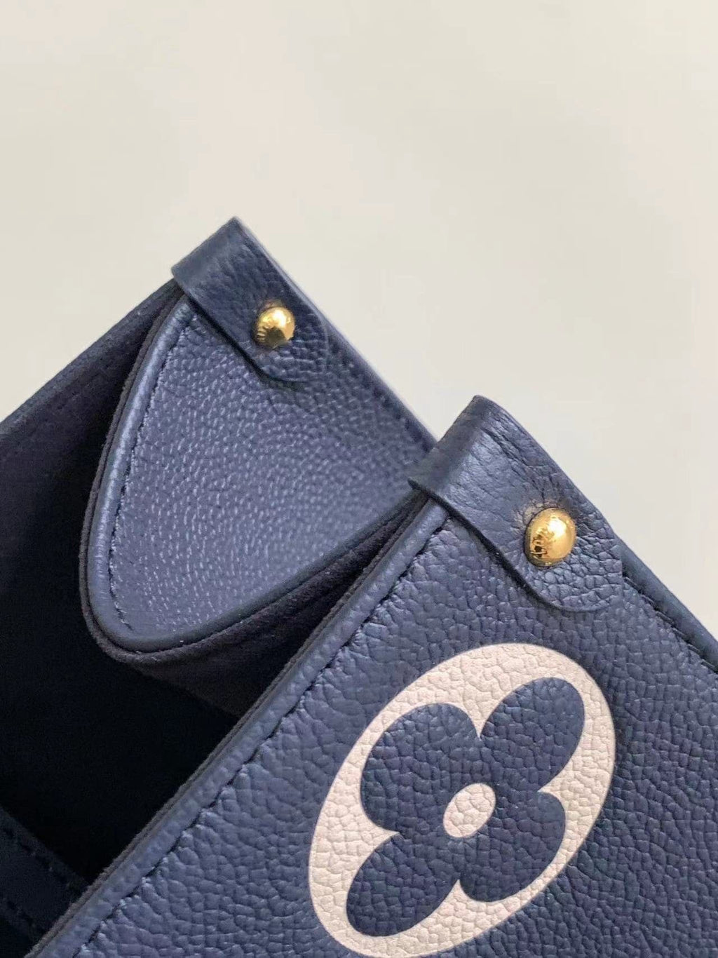 Louis Vuitton M47084 OnTheGo MM