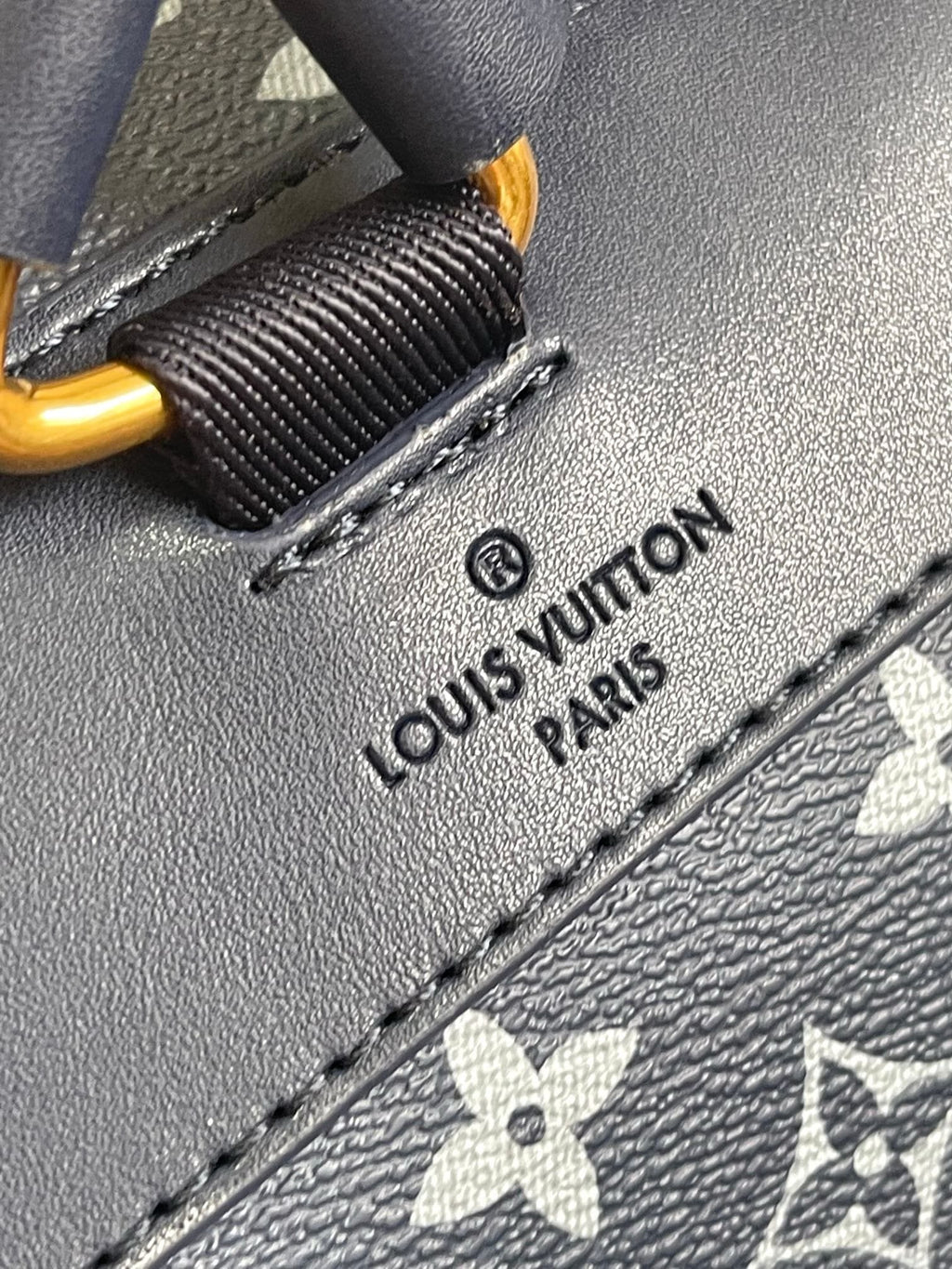 Louis Vuitton M46805 Christopher MM