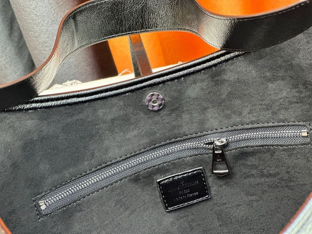 Louis Vuitton M25143 CarryAll MM