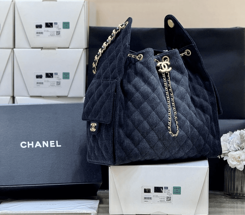 CHANEL 25 Medium Handbag