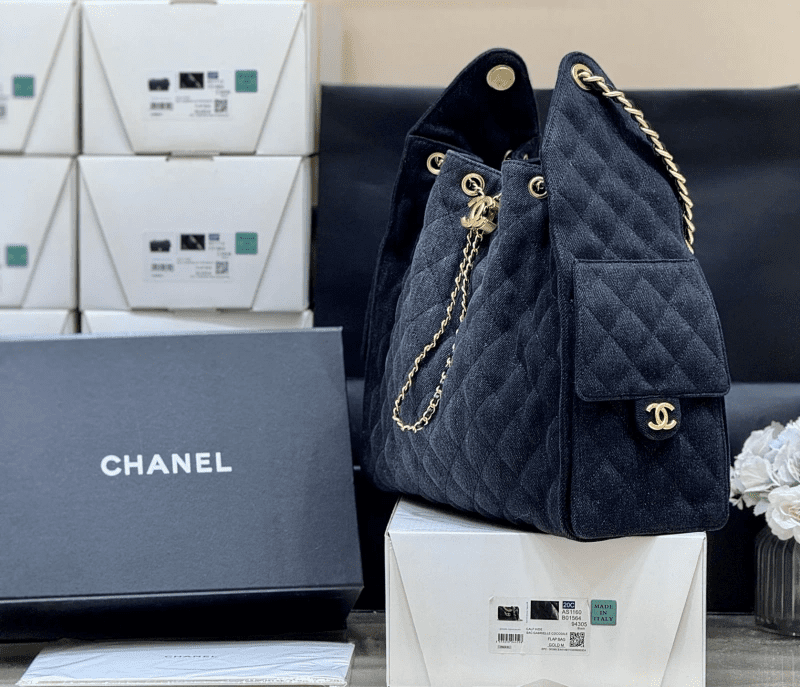 CHANEL 25 Medium Handbag