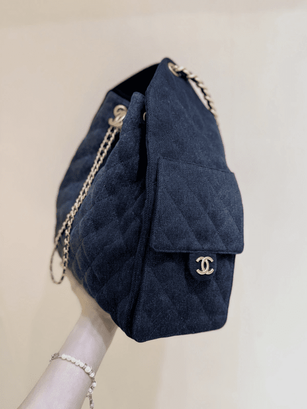 CHANEL 25 Medium Handbag