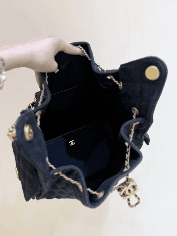 CHANEL 25 Medium Handbag
