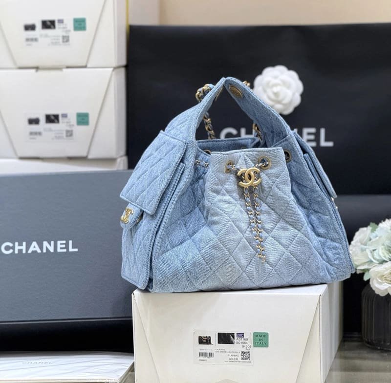 CHANEL 25 Small Handbag