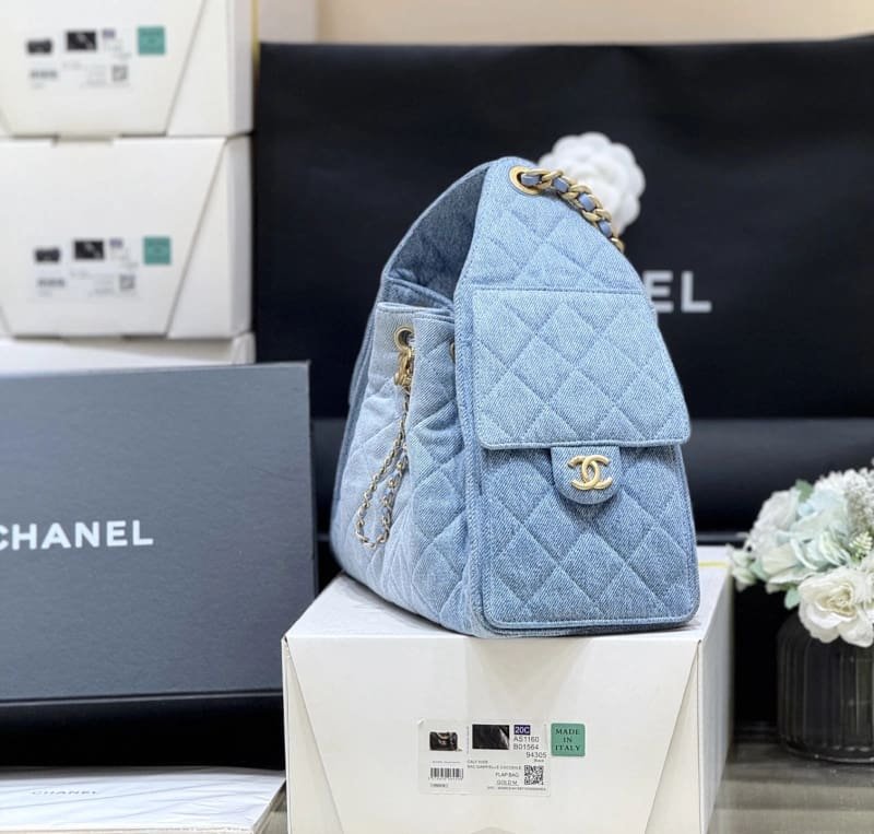 CHANEL 25 Small Handbag