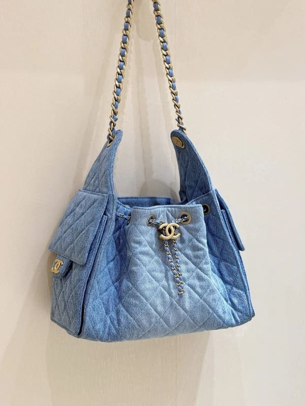 CHANEL 25 Small Handbag