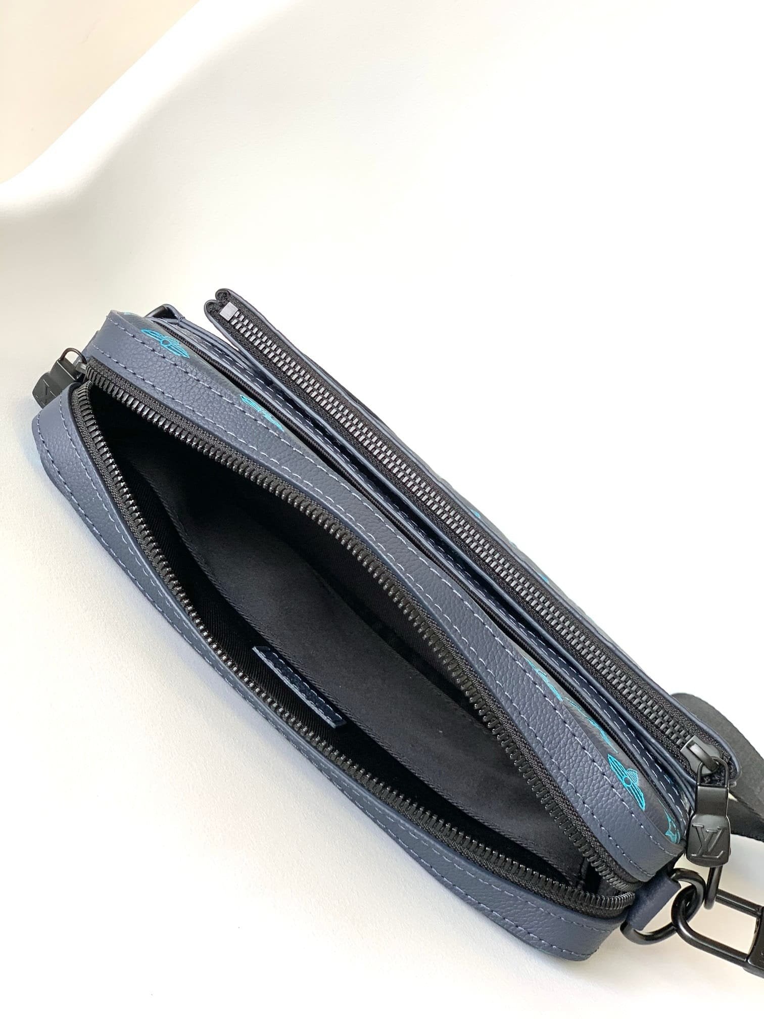 Louis Vuitton M46604 Trio Messenger