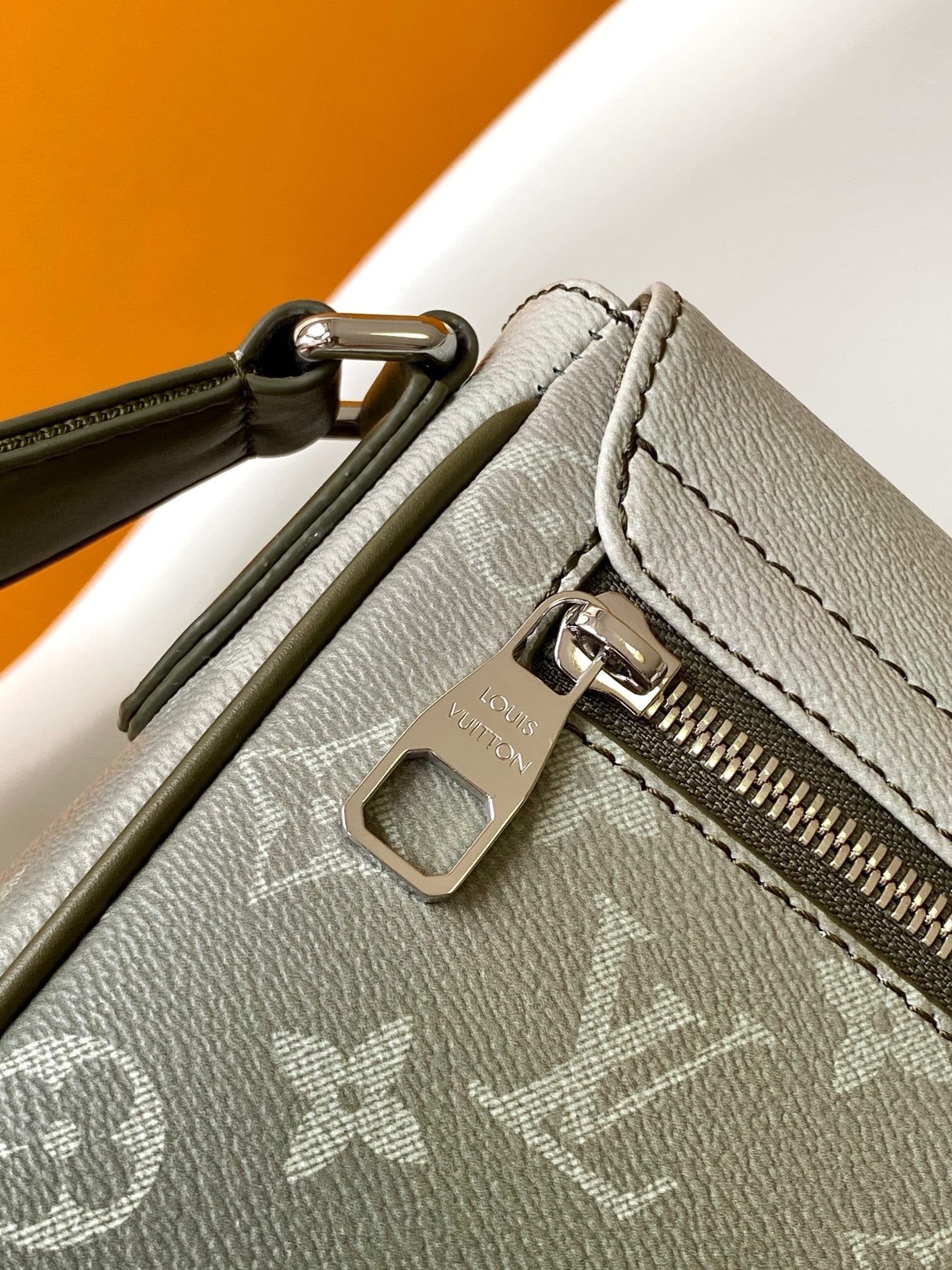 Louis Vuitton M11593 District PM
