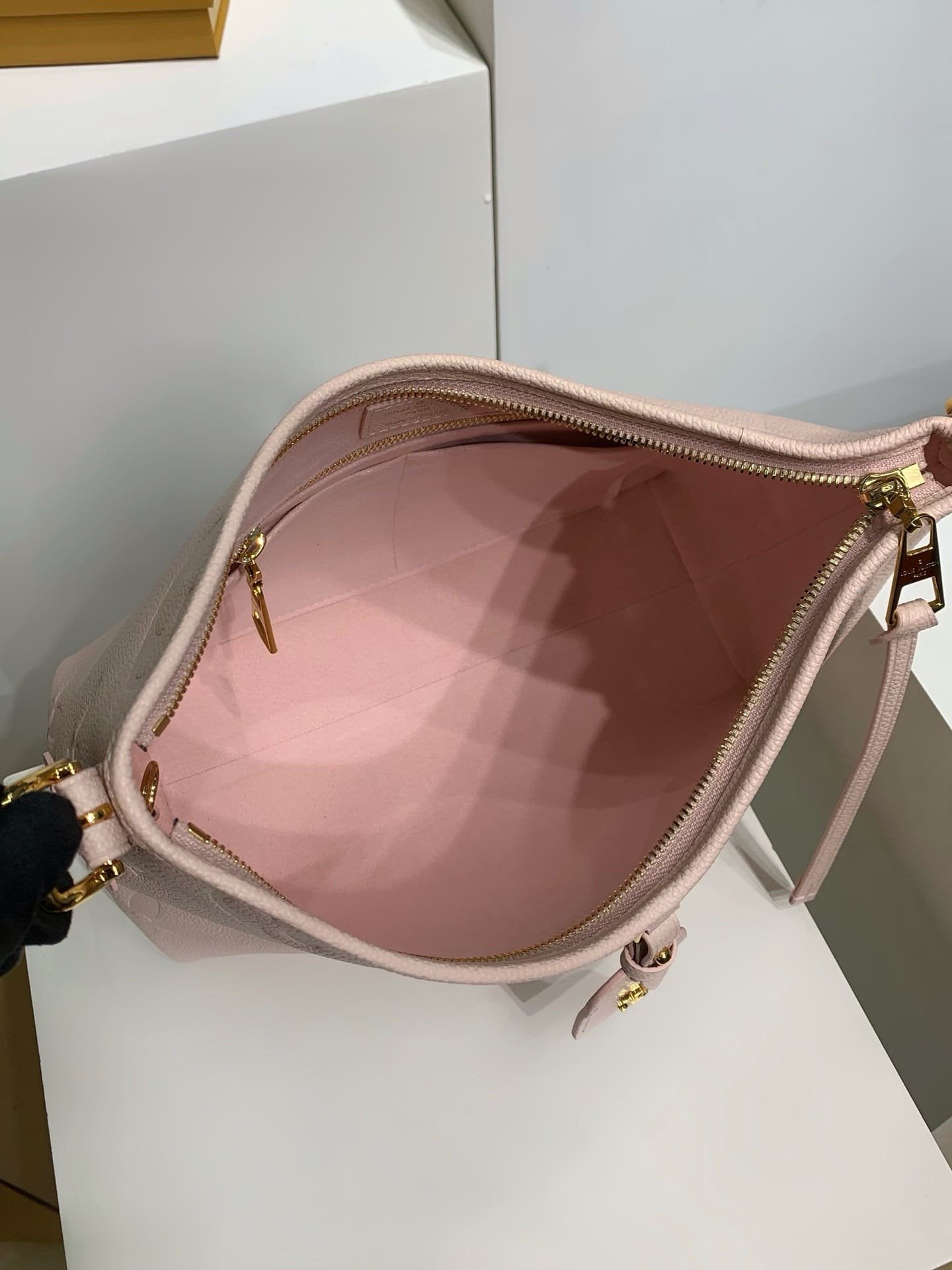Louis Vuitton M47082 CarryAll PM