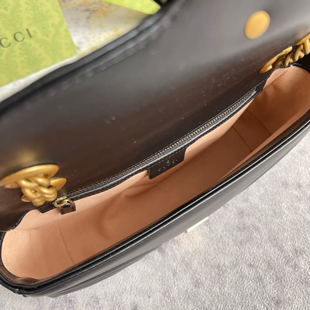 GUCCI MARMONT SMALL MATELASSÉ SHOULDER BAG