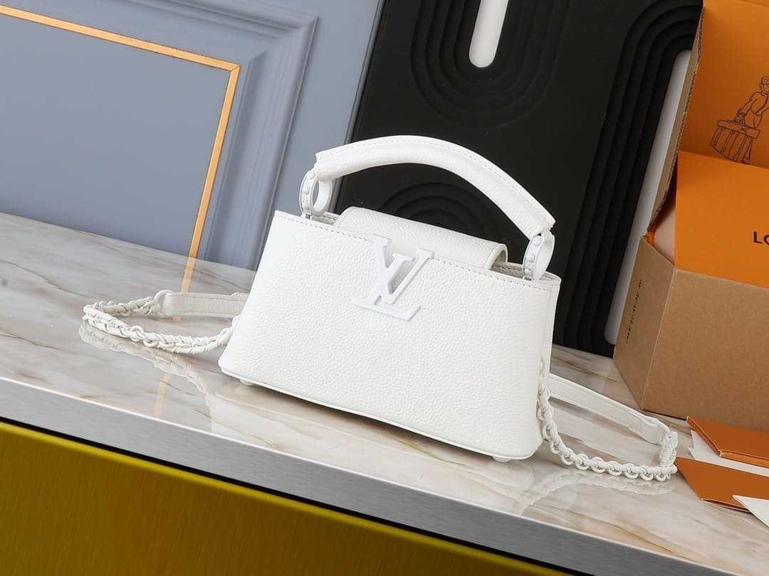 Louis Vuitton M23956 Capucines East-West Mini