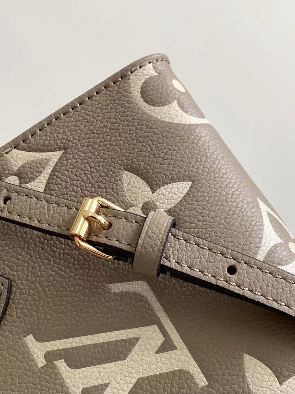 Louis Vuitton M47054 OnTheGo BB