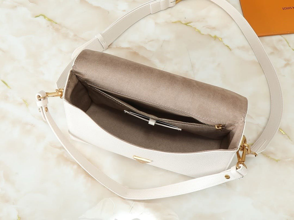 Louis Vuitton M25359 Soft Twist