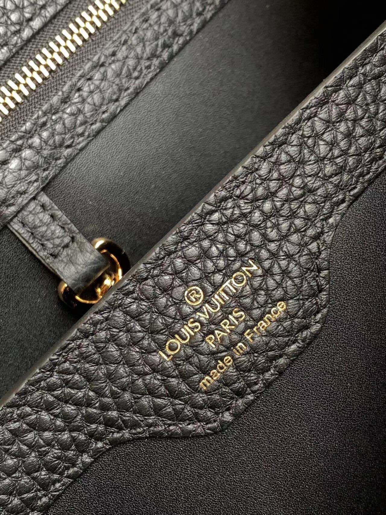 Louis Vuitton M24698 Capucines BB