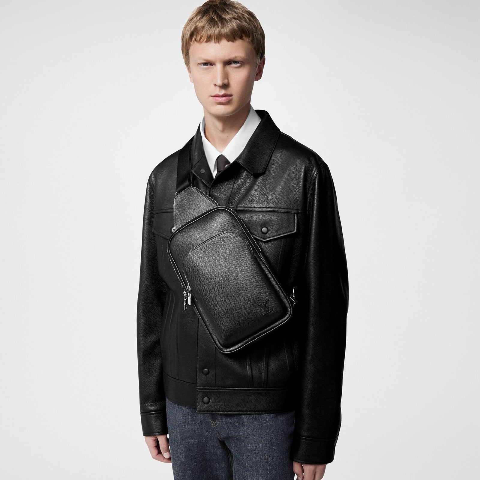 Louis Vuitton M30863 Avenue Slingbag NM