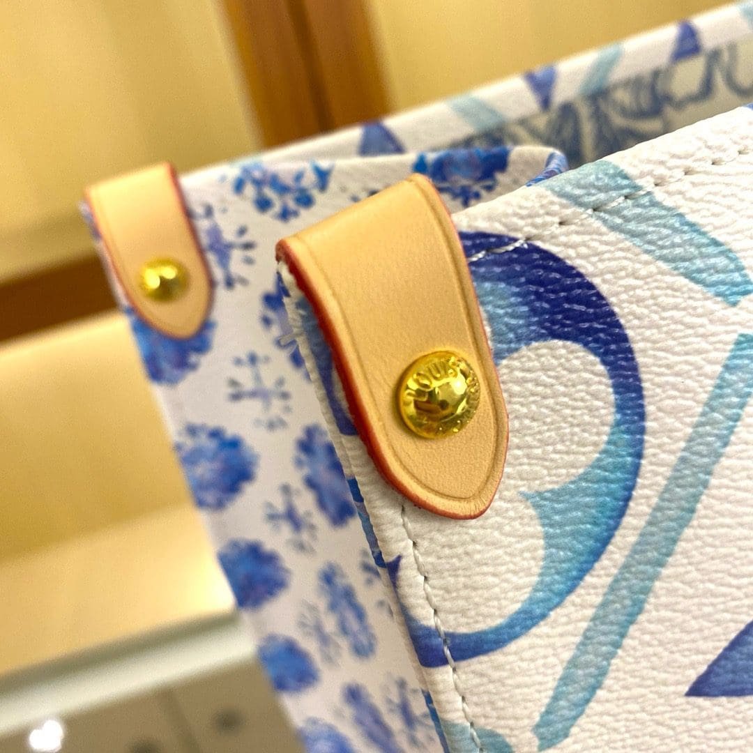 Louis Vuitton M11262 OnTheGo MM