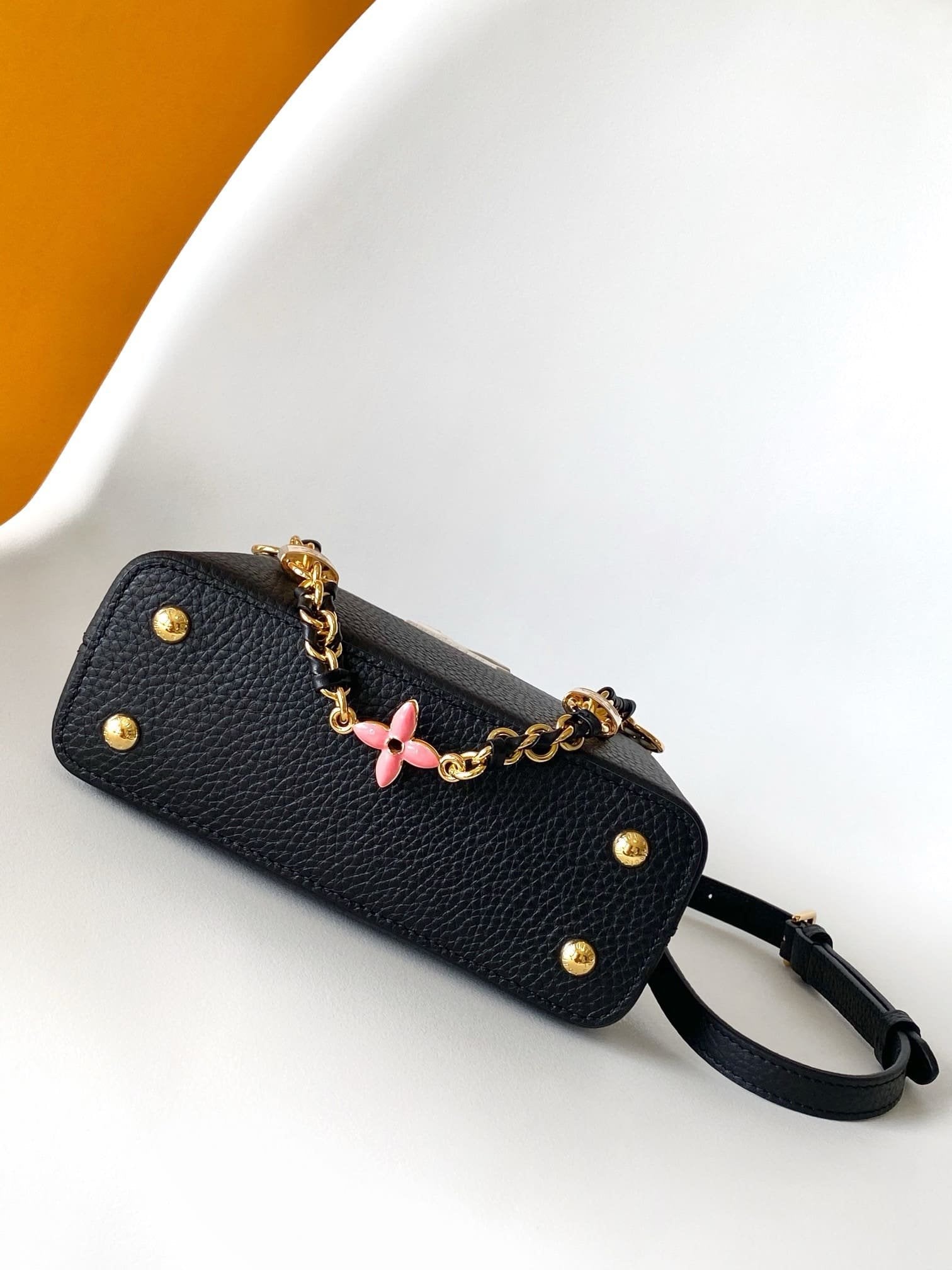 Louis Vuitton M23950 Capucines BB
