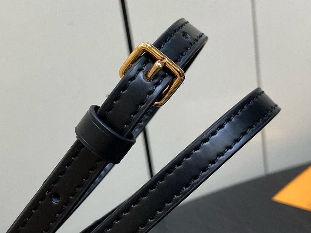 Louis Vuitton M83077 Twist West Pochette