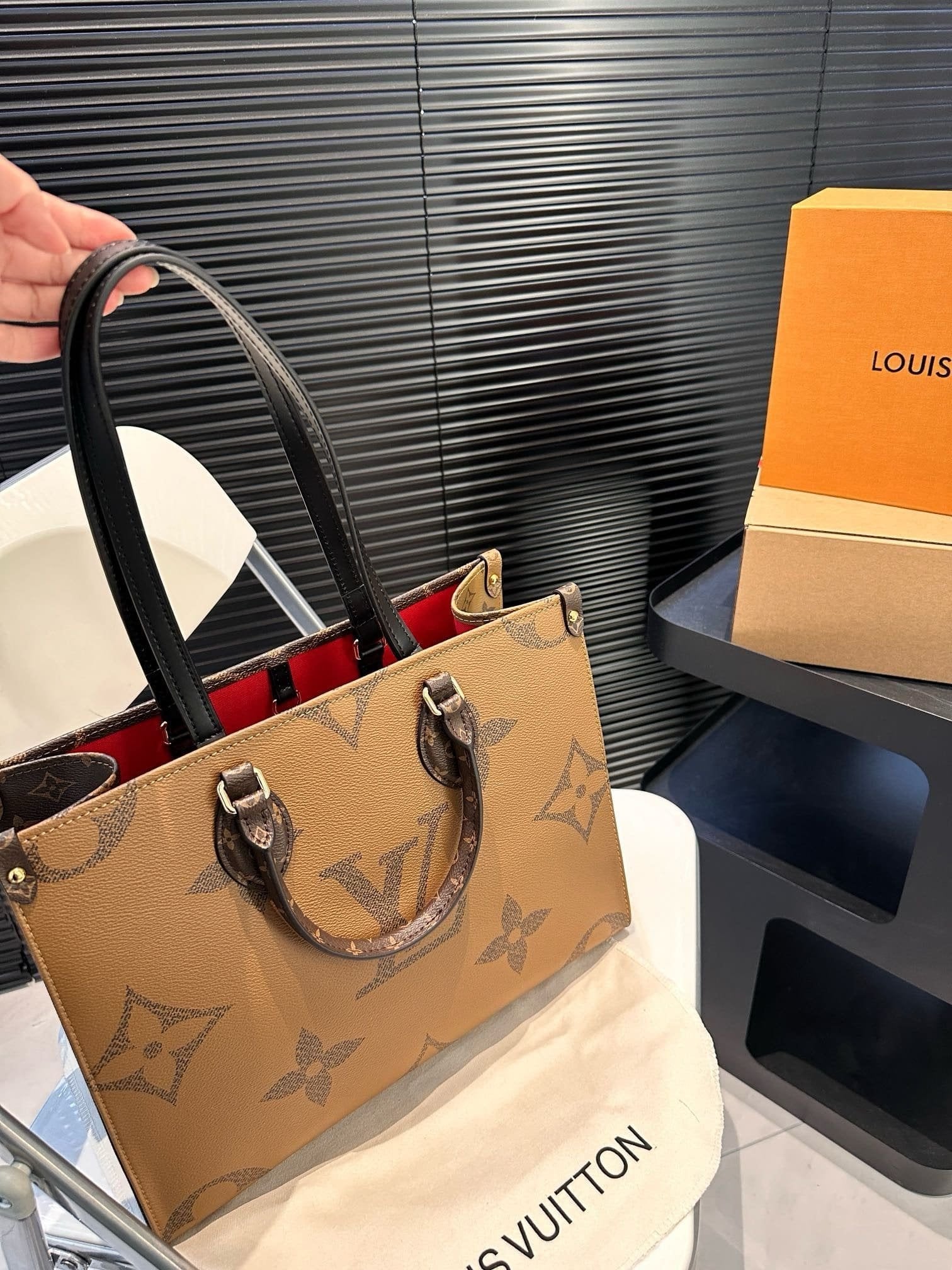 Louis Vuitton ONTHEGO MM M45321