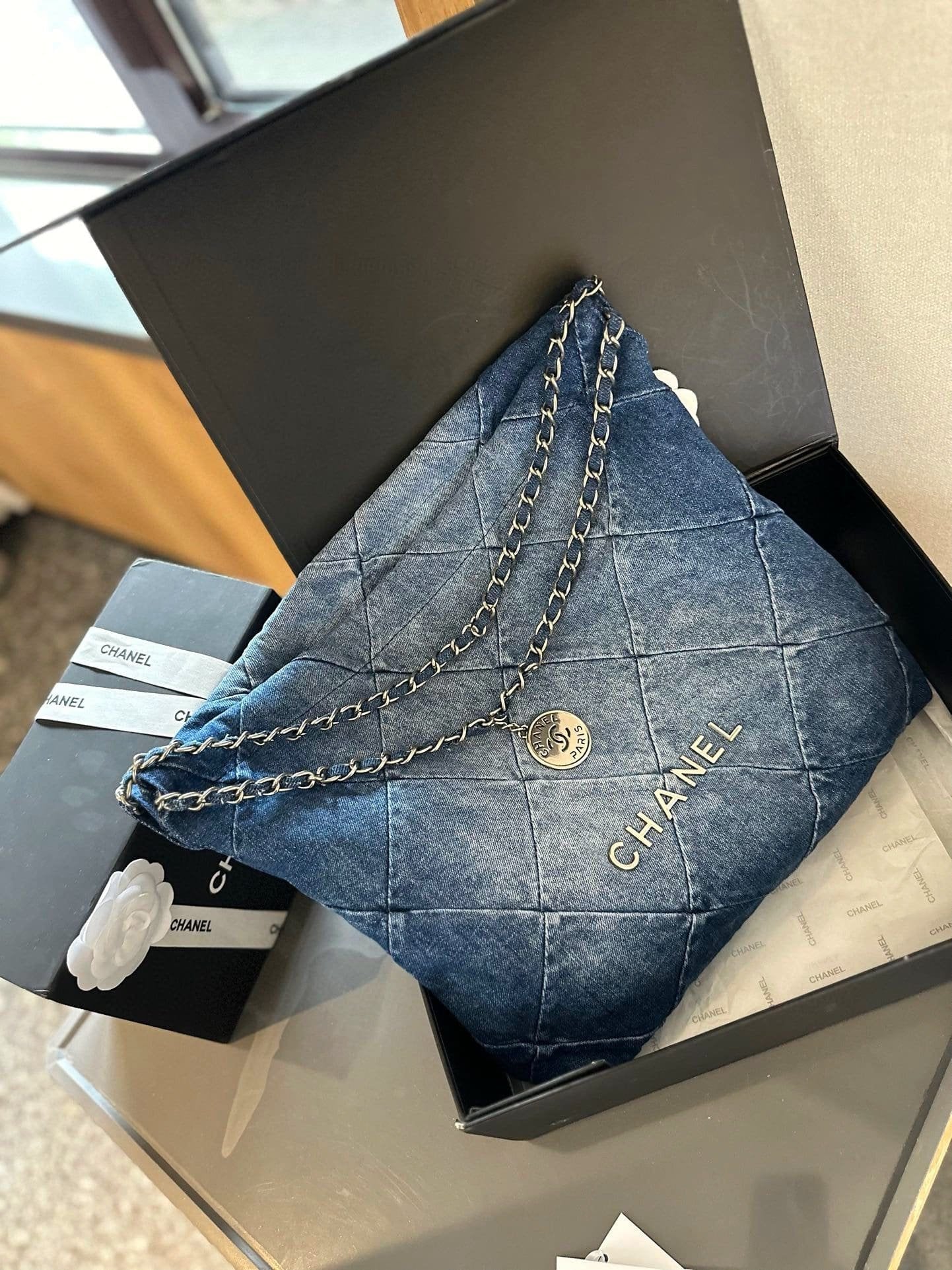 CHANEL 22 in denim small